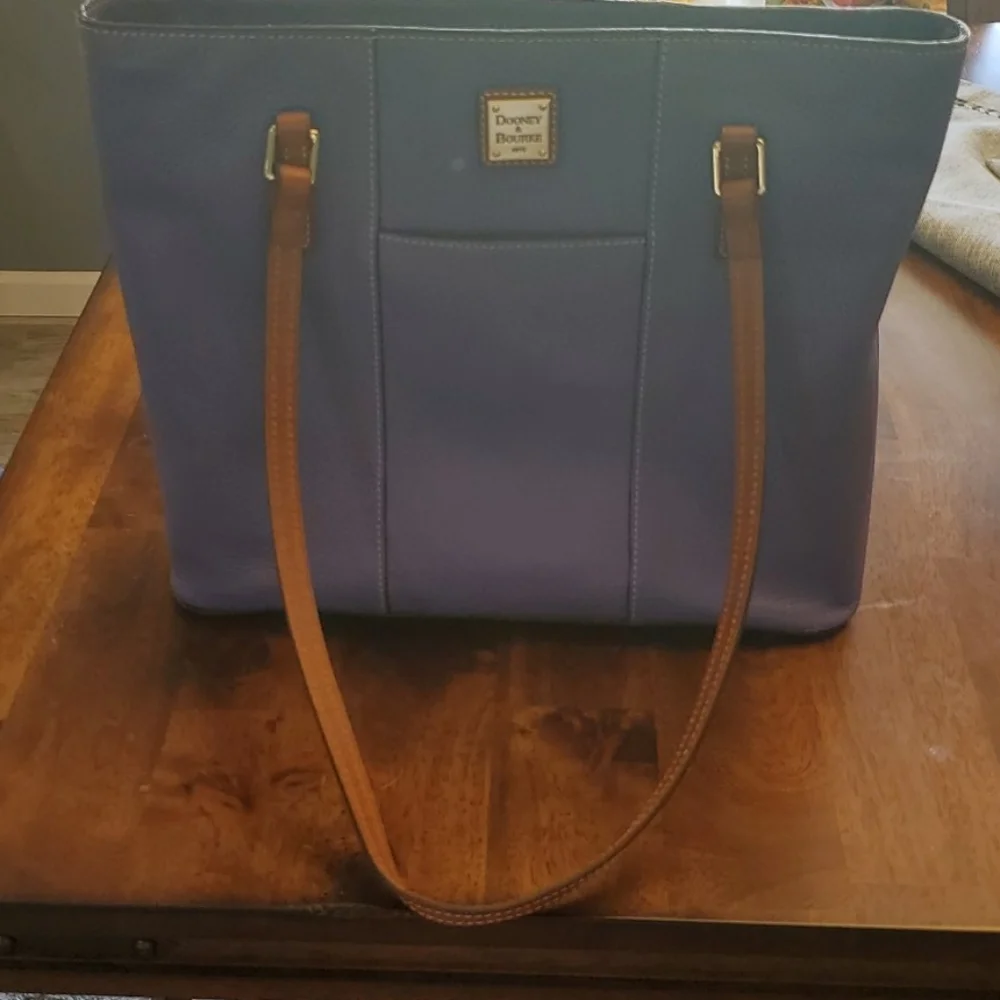 Large Dooney and Bourke tote. - Picture 7 of 7